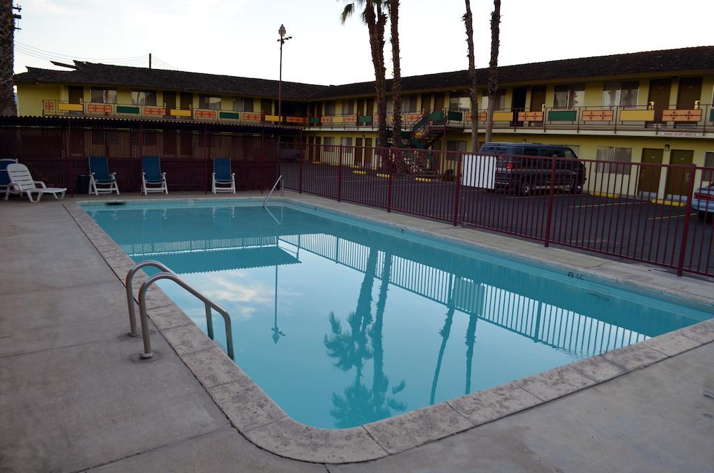 Tropics Motor Hotel Индио Экстерьер фото